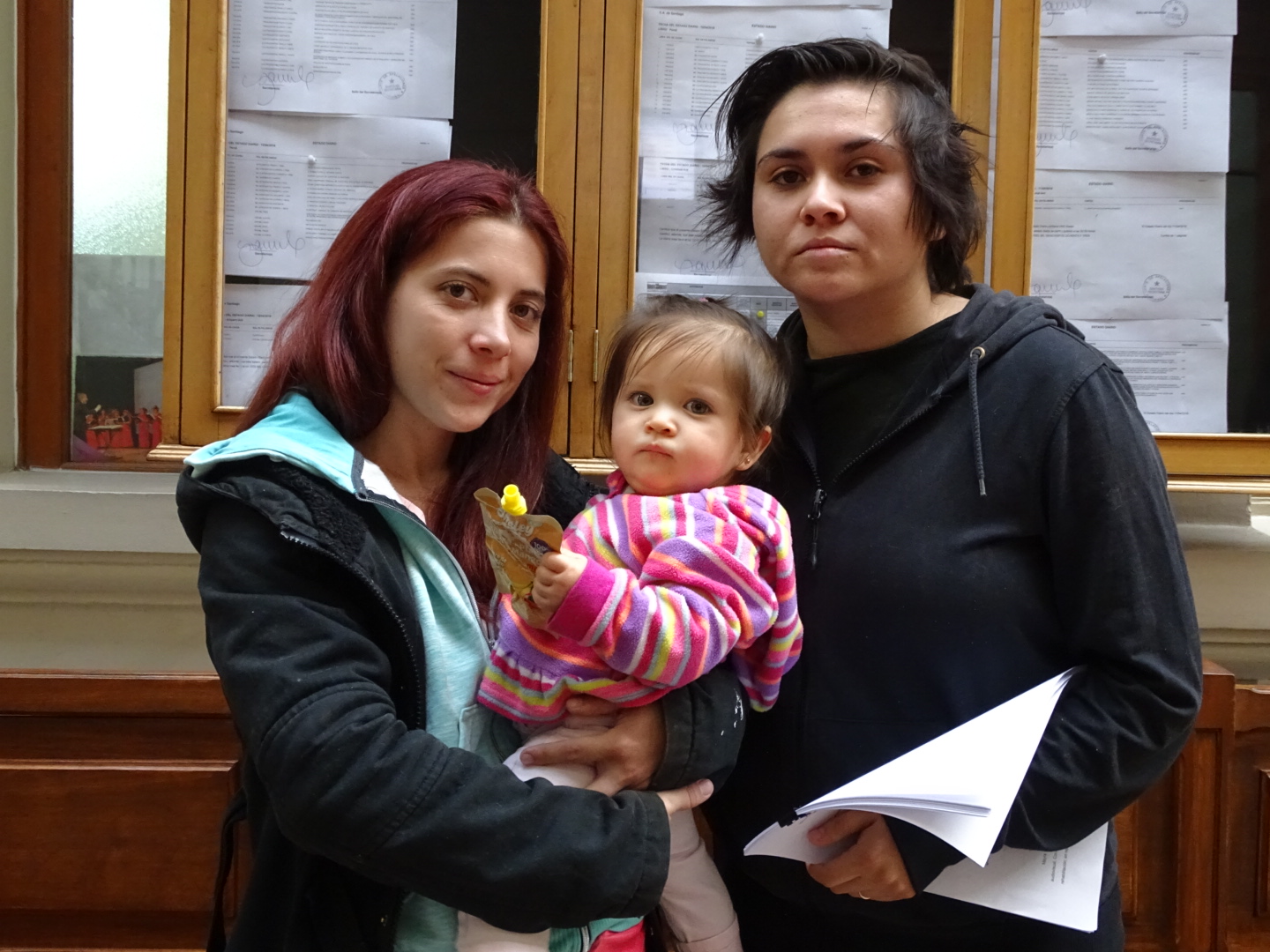 Pareja lésbica presenta recurso de protección para ser reconocidas como  madres de una niña de 11 meses – Movilh Chile